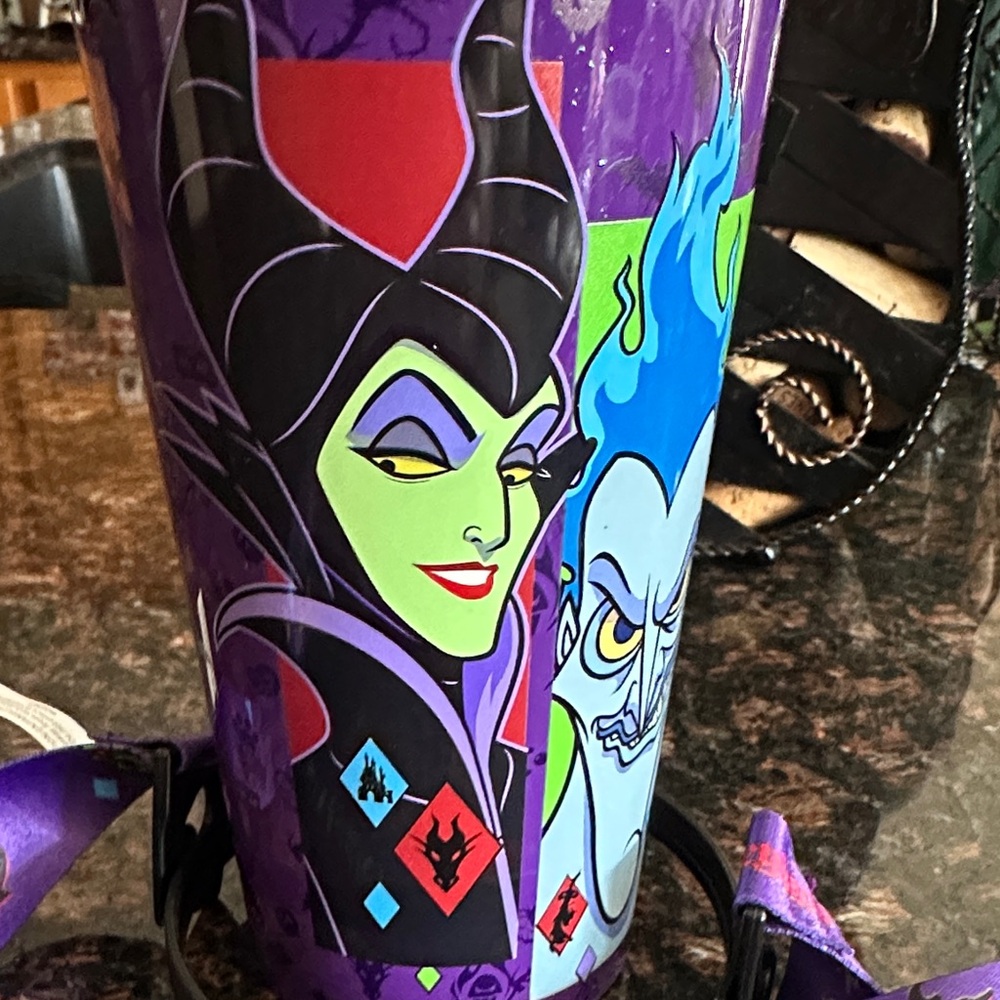Disney parks magic key Villains stainless steel Tumbler w/ landyard holder NWT - Picture 3 of 7
